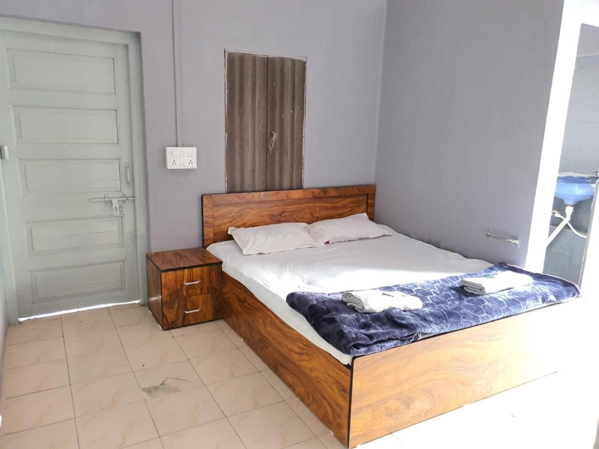 אאורנגבד Hotel Family Stay Beside Railway Station מראה חיצוני תמונה