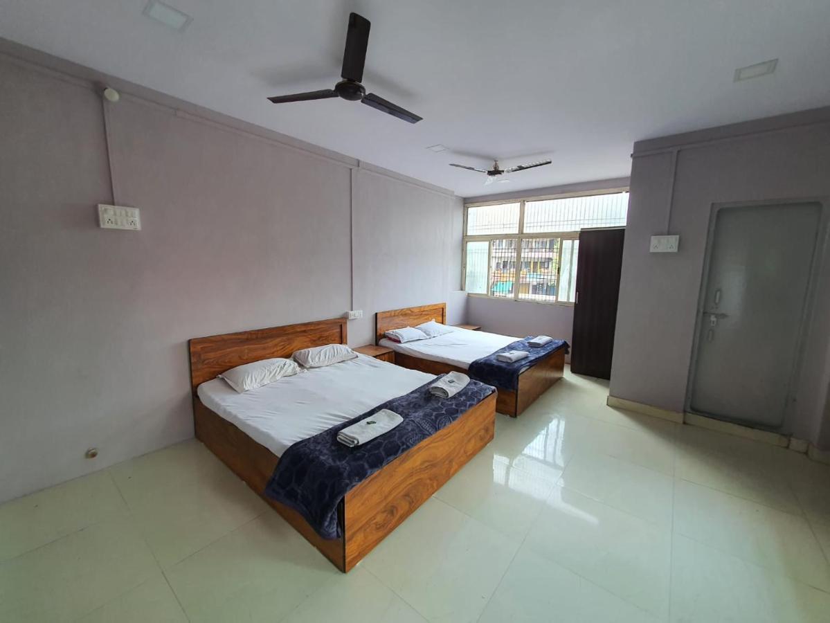 אאורנגבד Hotel Family Stay Beside Railway Station מראה חיצוני תמונה