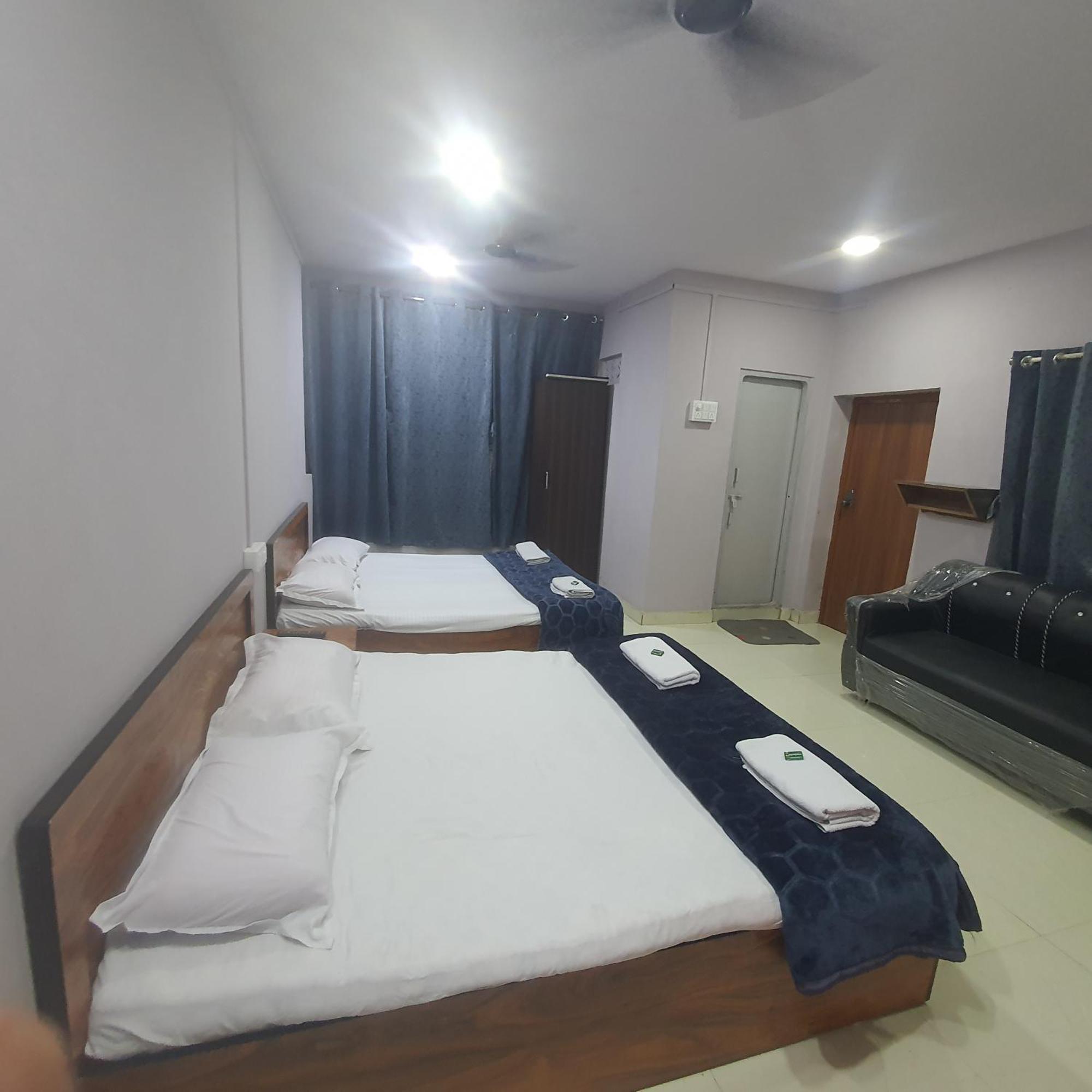 אאורנגבד Hotel Family Stay Beside Railway Station מראה חיצוני תמונה