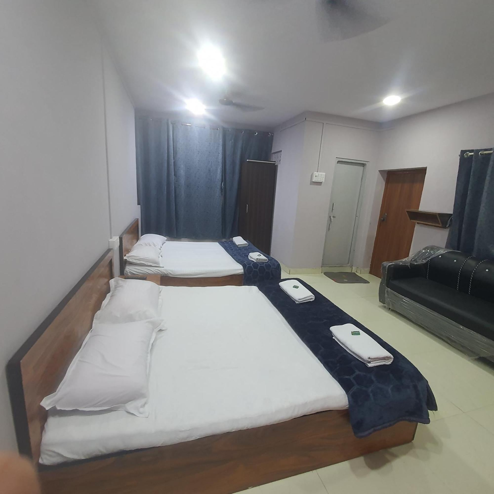 אאורנגבד Hotel Family Stay Beside Railway Station מראה חיצוני תמונה