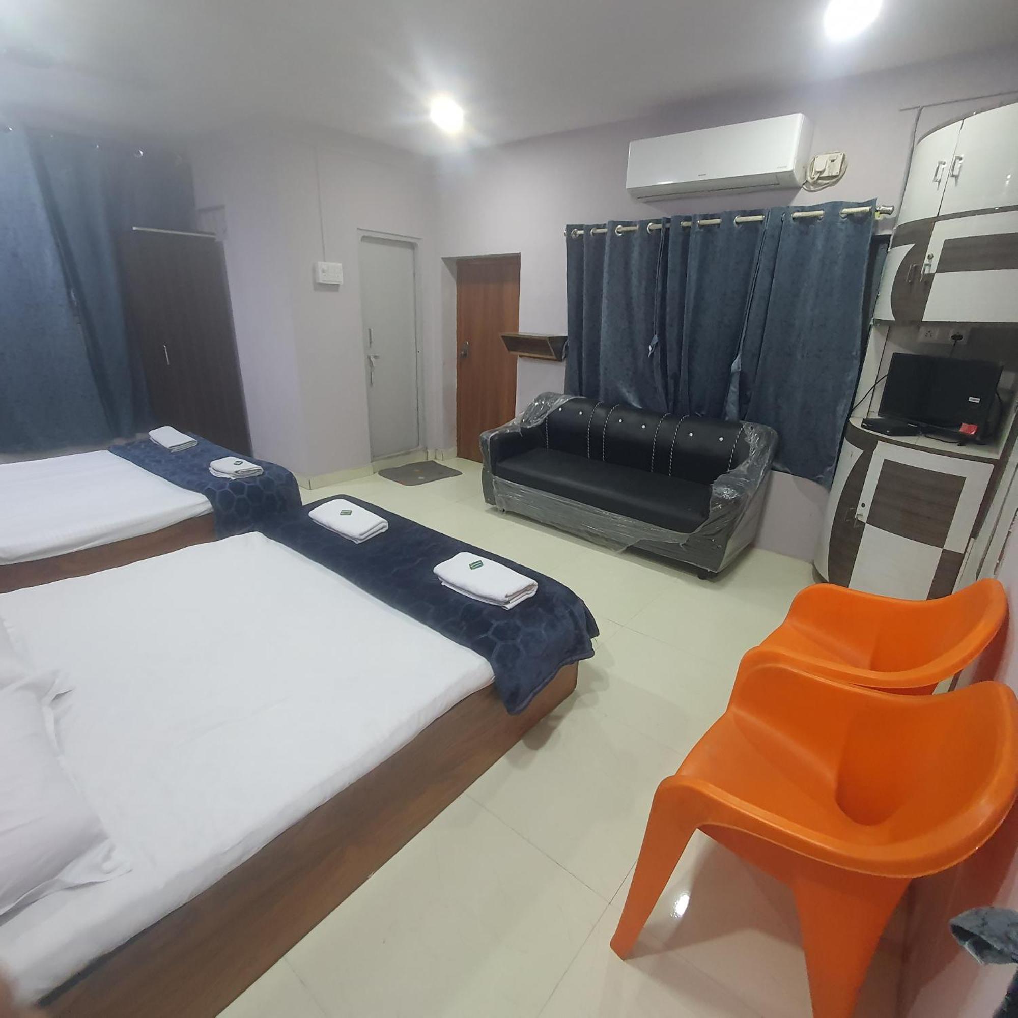 אאורנגבד Hotel Family Stay Beside Railway Station מראה חיצוני תמונה